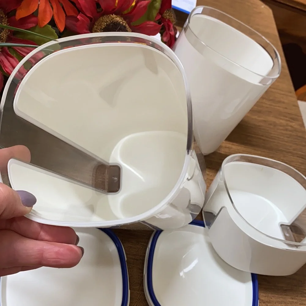 Tupperware set of 3 containers - Picture 3 of 5